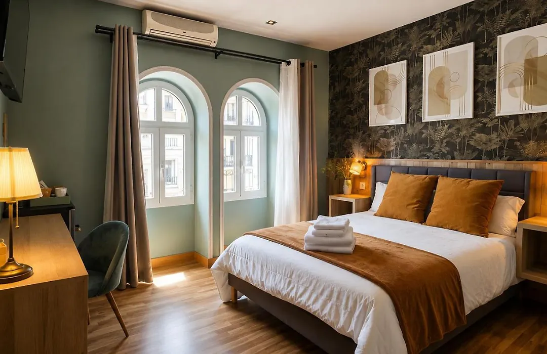 Hostal Luxury Green Madrid Gran Via-1